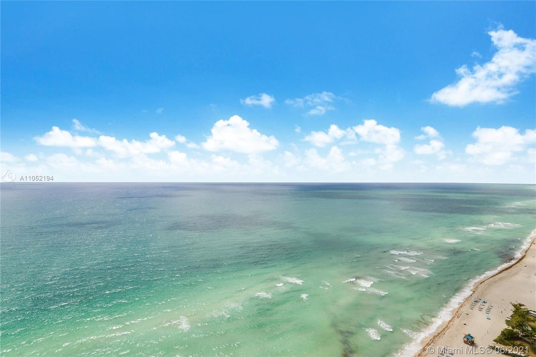 Recently Sold: $2,285,000 (3 beds, 3 baths, 2768 Square Feet)