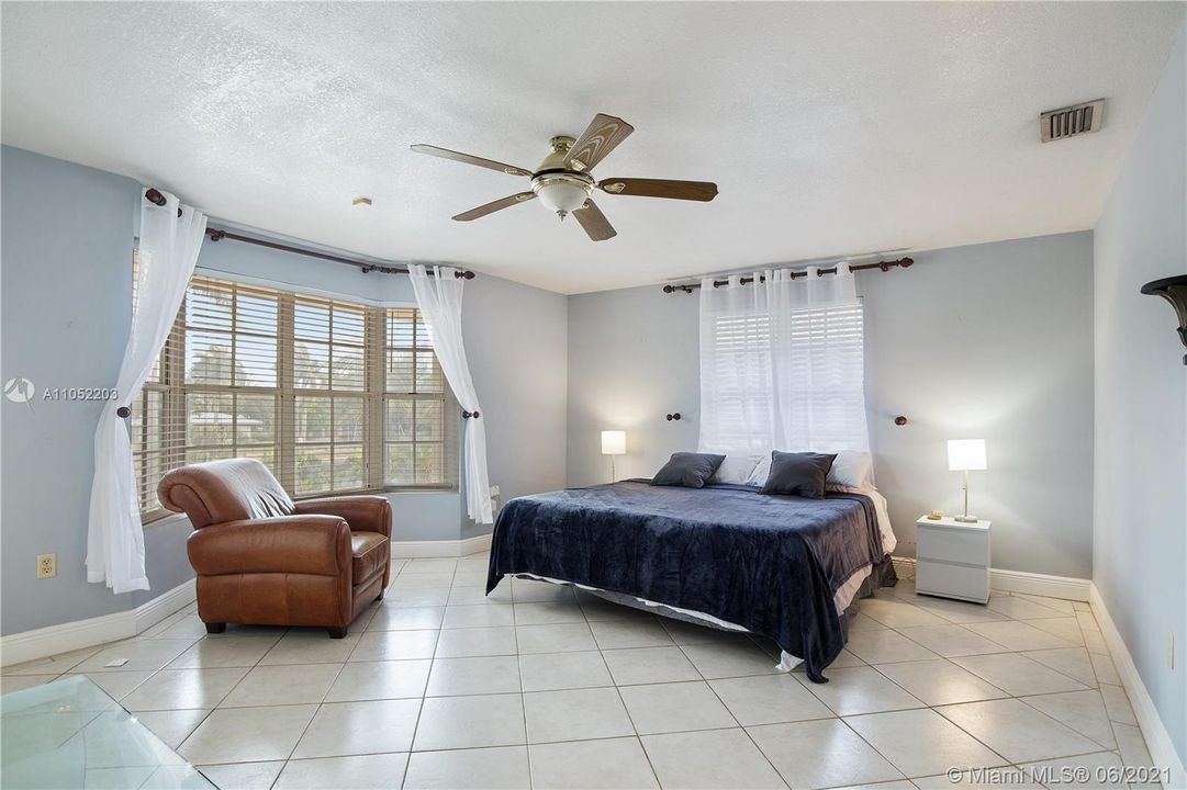 Recently Sold: $1,950,000 (3 beds, 3 baths, 3187 Square Feet)