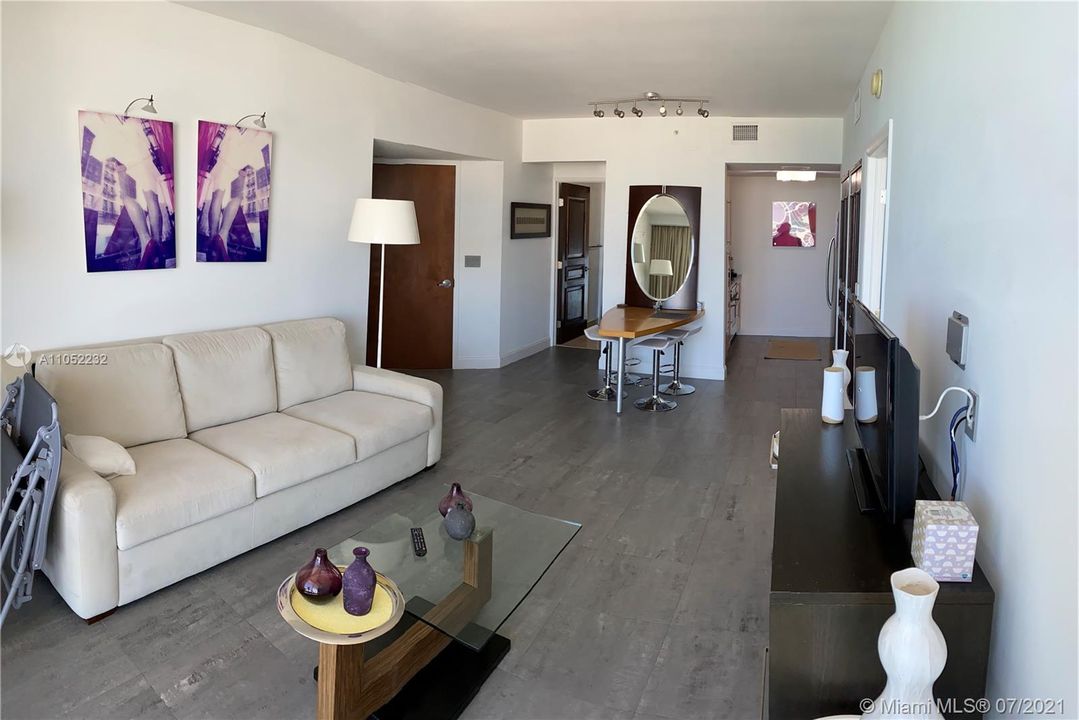Recently Sold: $725,000 (1 beds, 1 baths, 808 Square Feet)