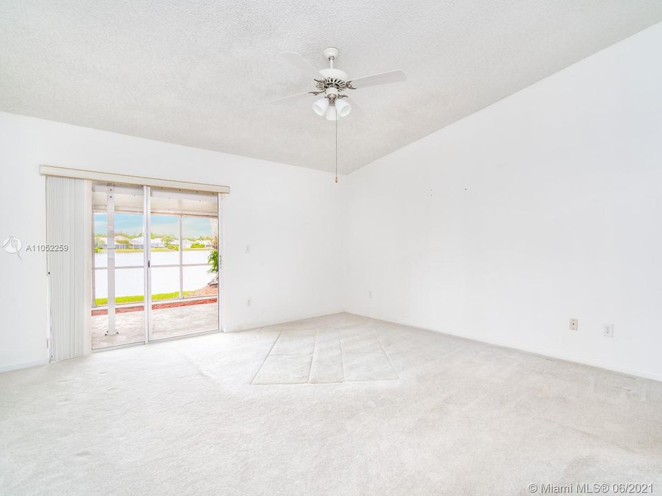 Vendido Recientemente: $319,000 (3 camas, 2 baños, 1548 Pies cuadrados)