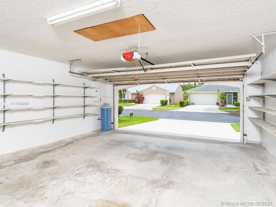 Vendido Recientemente: $319,000 (3 camas, 2 baños, 1548 Pies cuadrados)