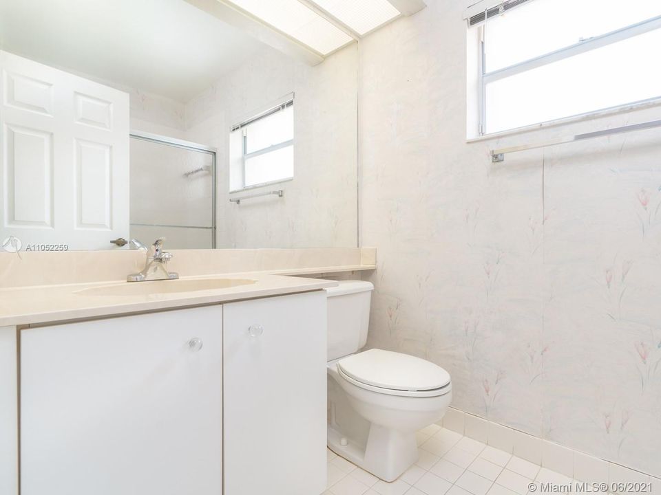 Vendido Recientemente: $319,000 (3 camas, 2 baños, 1548 Pies cuadrados)