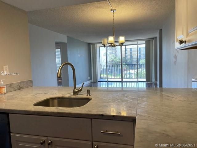 Recently Rented: $2,250 (2 beds, 2 baths, 1095 Square Feet)