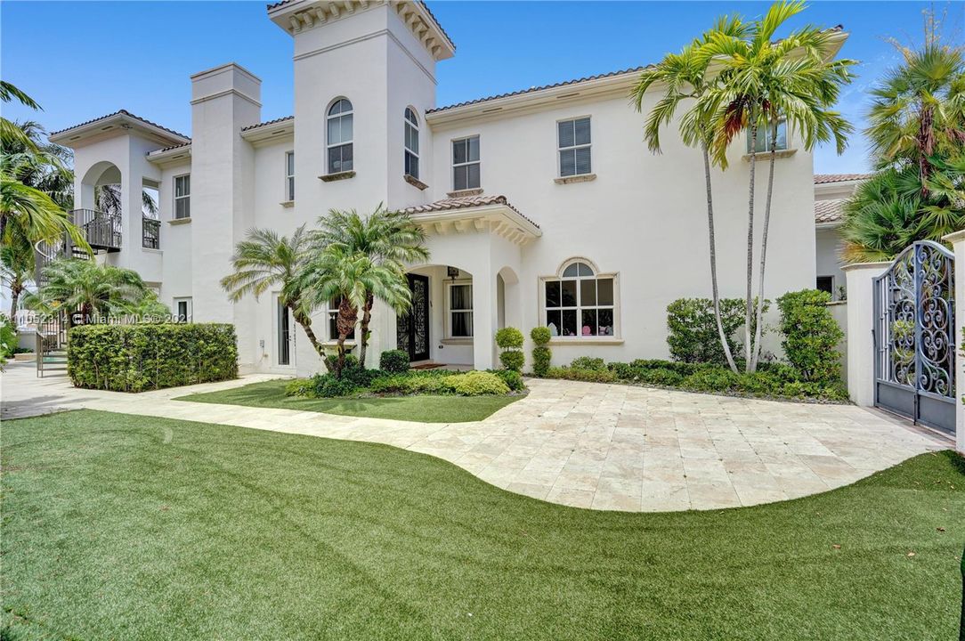 Recently Sold: $2,350,000 (6 beds, 6 baths, 5130 Square Feet)
