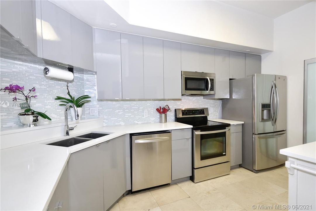 Recently Sold: $750,000 (3 beds, 2 baths, 1640 Square Feet)