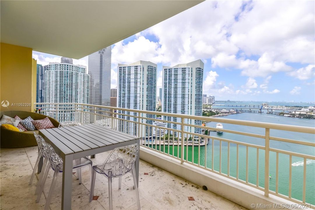 Recently Sold: $750,000 (3 beds, 2 baths, 1640 Square Feet)