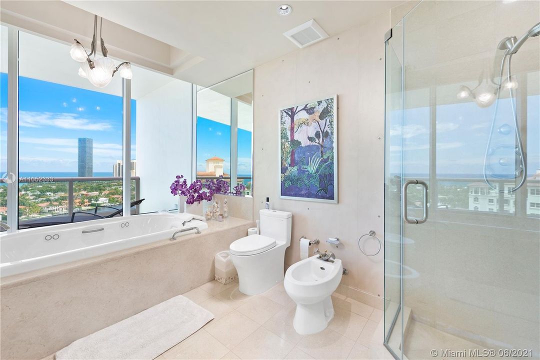 最近售出: $2,499,000 (3 贝兹, 3 浴室, 3641 平方英尺)