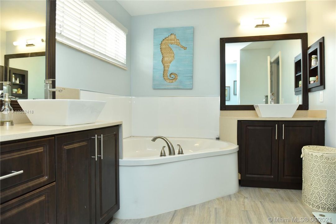 Недавно арендовано: $4,995 (4 спален, 4 ванн, 2929 Квадратных фут)