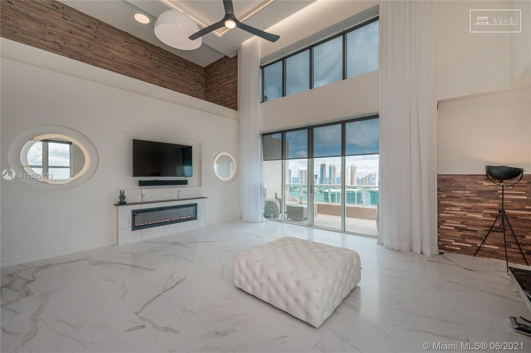 Recently Sold: $1,850,000 (3 beds, 3 baths, 2988 Square Feet)