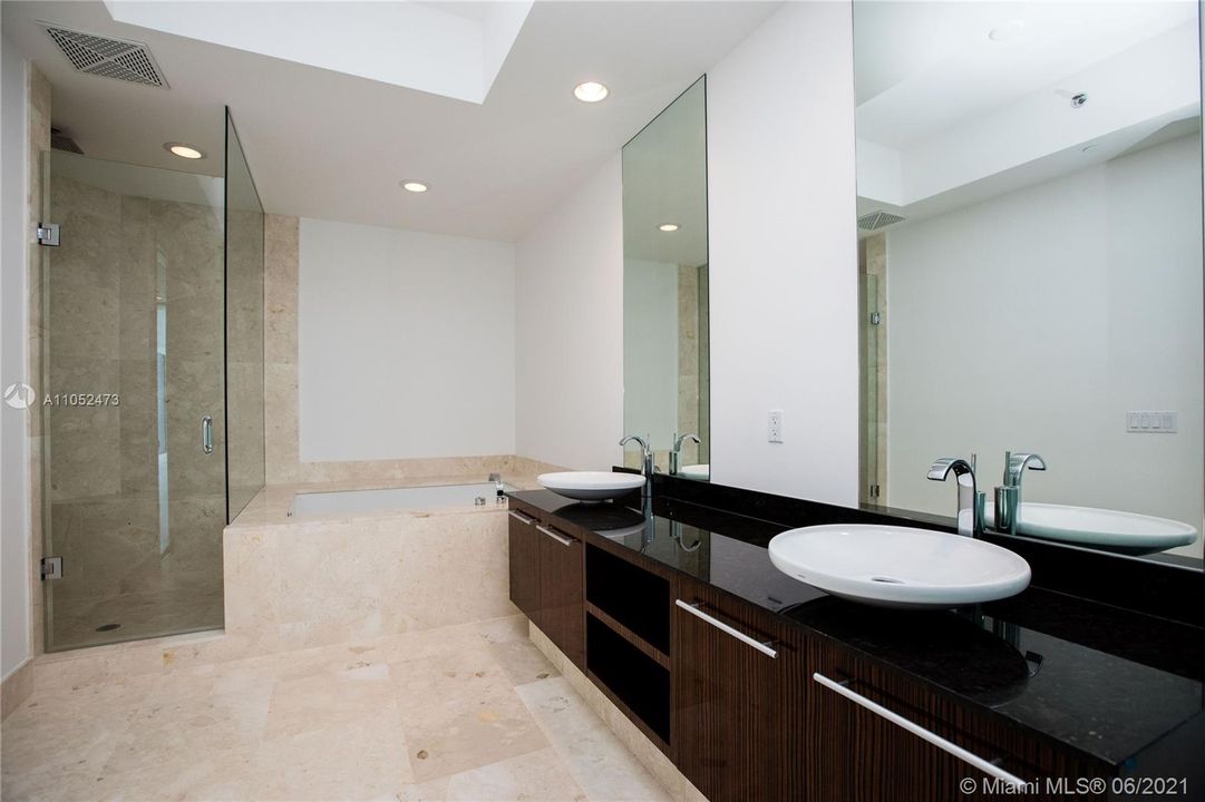 最近售出: $3,200,000 (3 贝兹, 3 浴室, 3395 平方英尺)