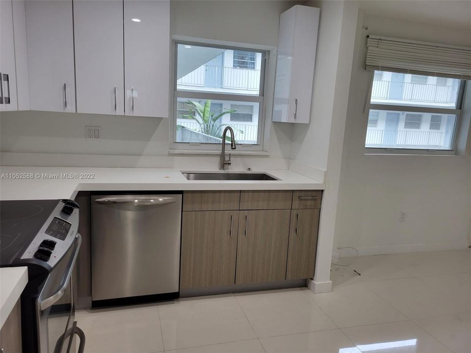 Recently Sold: $344,500 (1 beds, 1 baths, 637 Square Feet)