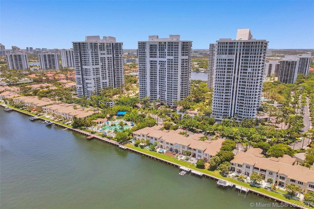 Recently Sold: $1,100,000 (3 beds, 3 baths, 2750 Square Feet)