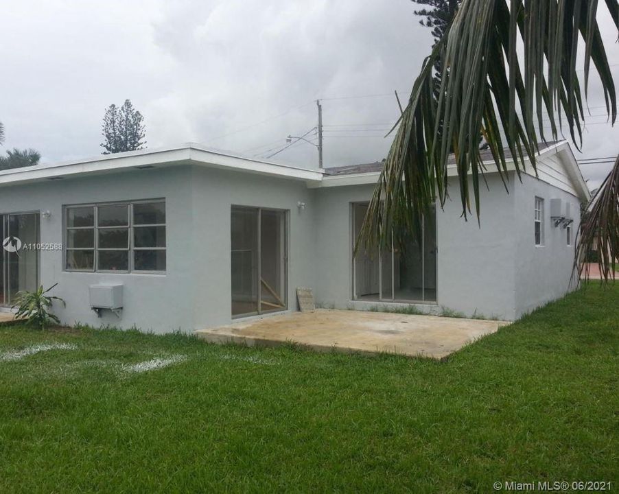 Recently Sold: $320,000 (3 beds, 2 baths, 1296 Square Feet)