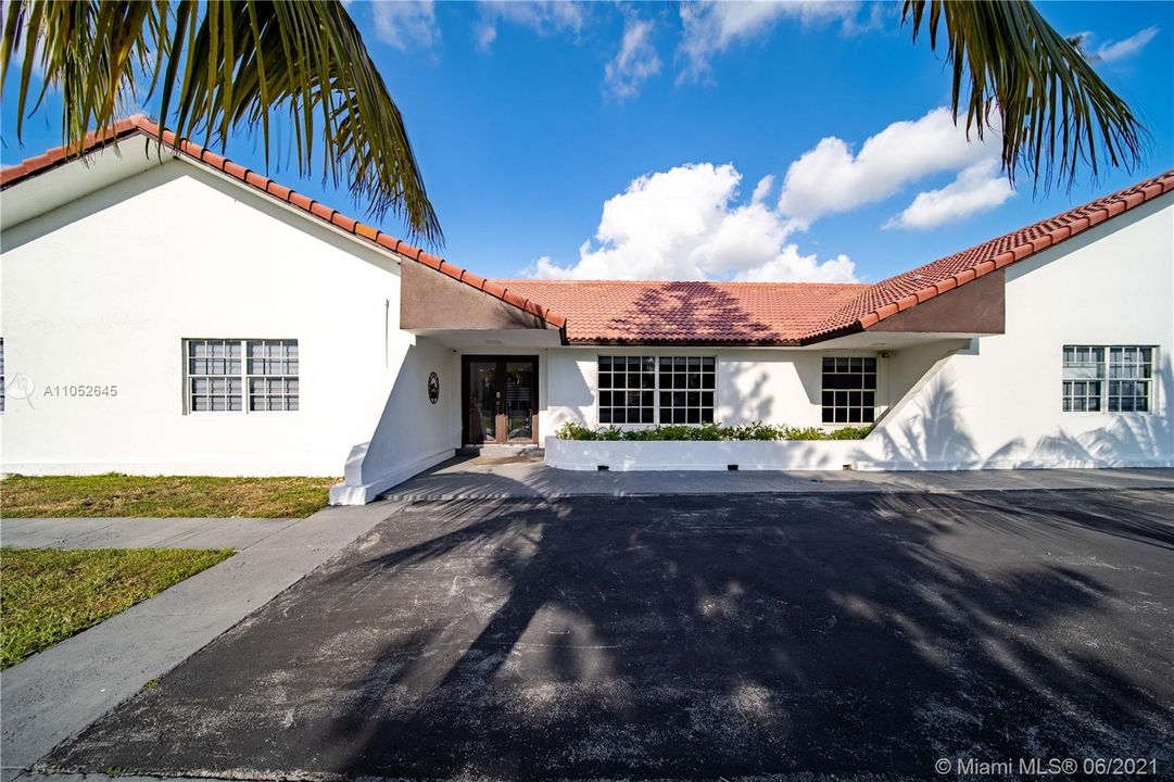 Recently Sold: $1,777,777 (5 beds, 4 baths, 6077 Square Feet)