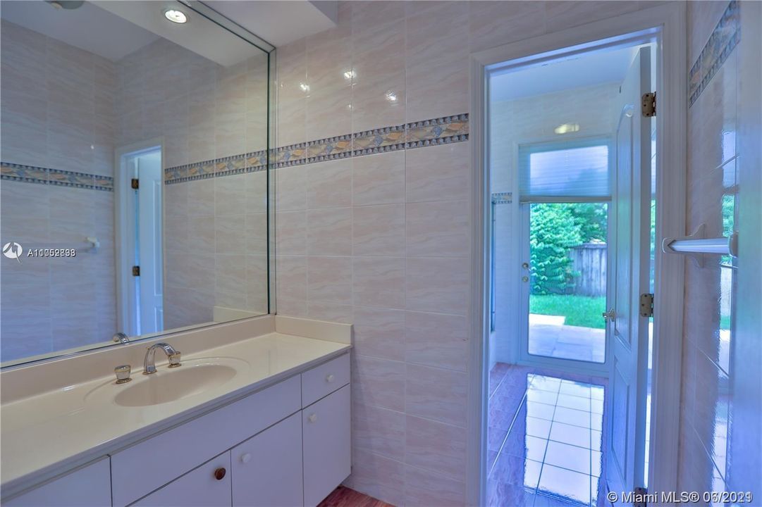 Недавно арендовано: $5,800 (4 спален, 5 ванн, 4013 Квадратных фут)