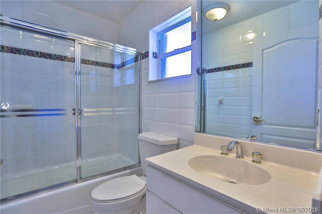 最近租的: $5,800 (4 贝兹, 5 浴室, 4013 平方英尺)
