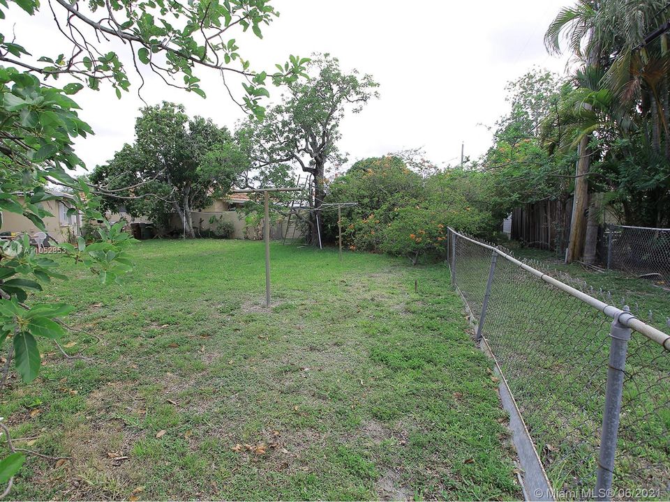 Vendido Recientemente: $185,000 (0.09 acres)