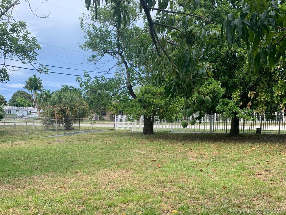 Vendido Recientemente: $185,000 (0.09 acres)