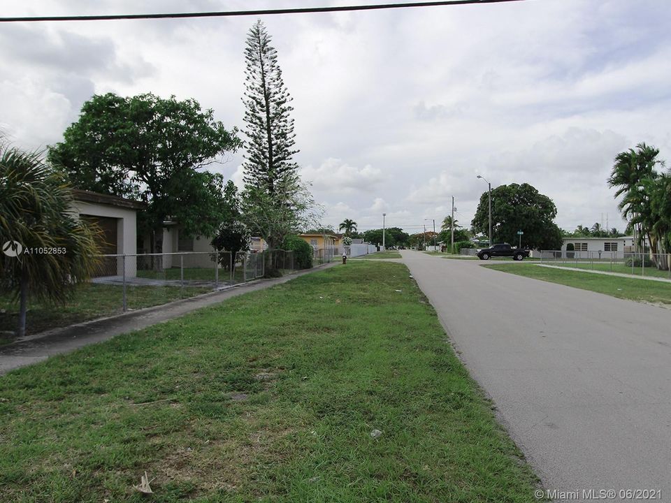 Vendido Recientemente: $185,000 (0.09 acres)