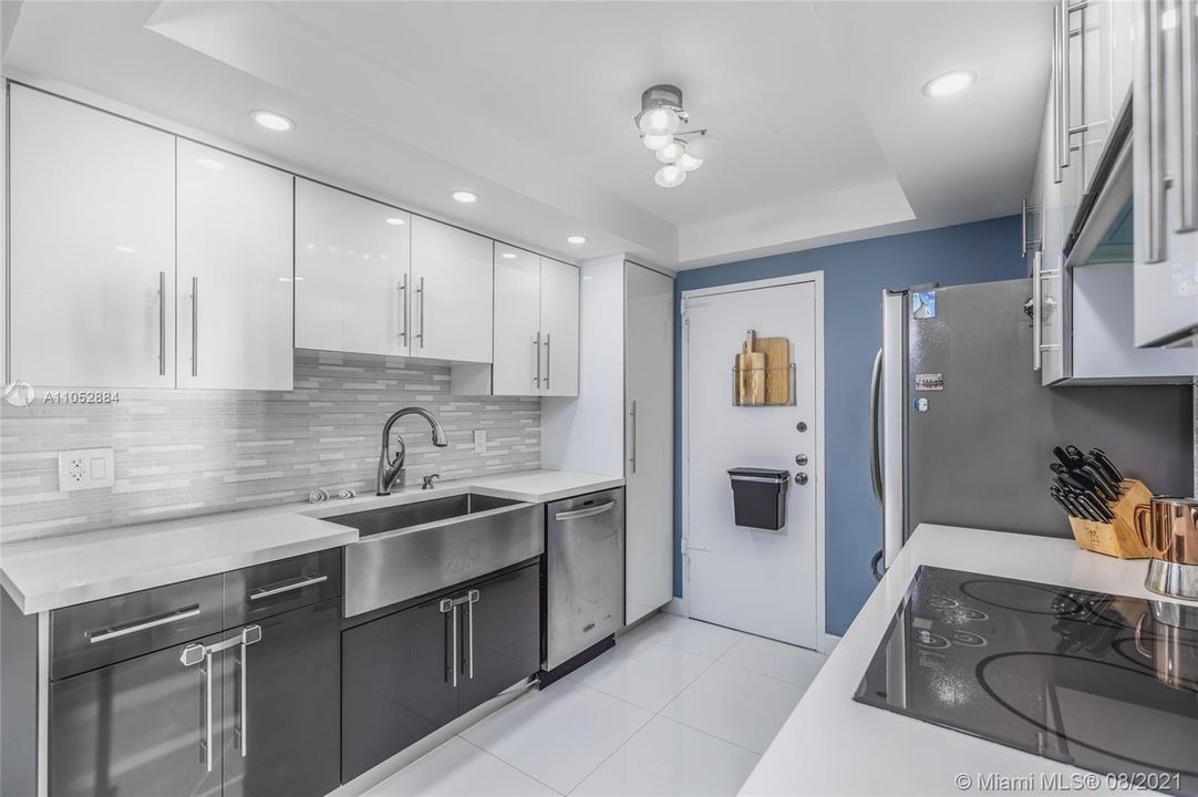 Recently Sold: $819,900 (2 beds, 2 baths, 1150 Square Feet)