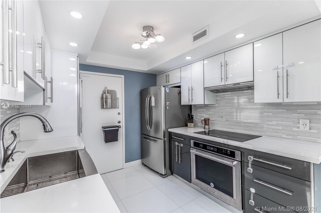 Recently Sold: $819,900 (2 beds, 2 baths, 1150 Square Feet)