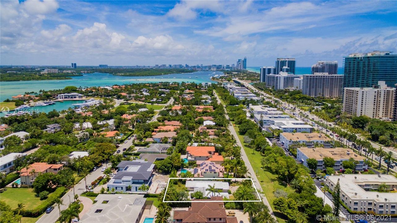 Recently Sold: $3,975,000 (3 beds, 2 baths, 2481 Square Feet)