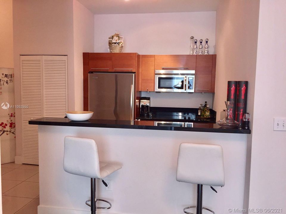 Recently Rented: $2,750 (1 beds, 2 baths, 1093 Square Feet)