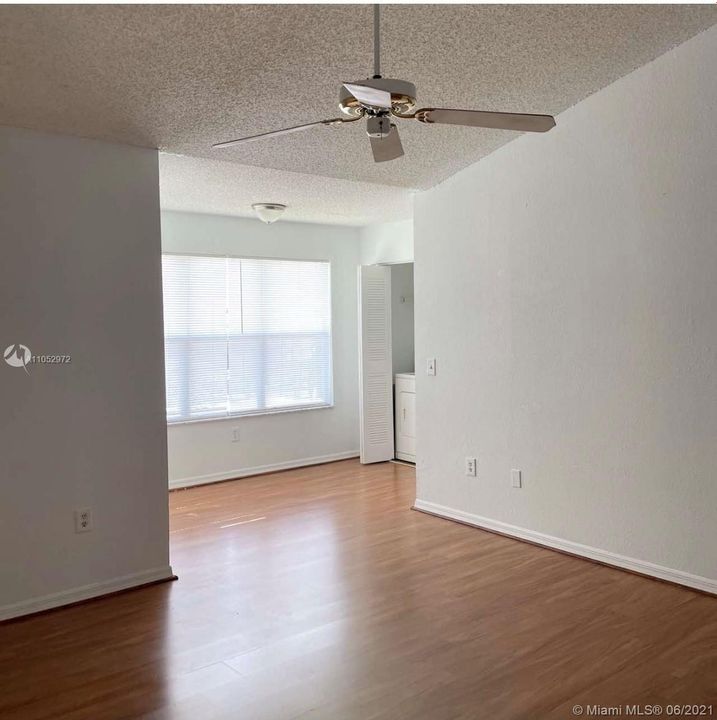 Recently Rented: $1,250 (1 beds, 1 baths, 726 Square Feet)