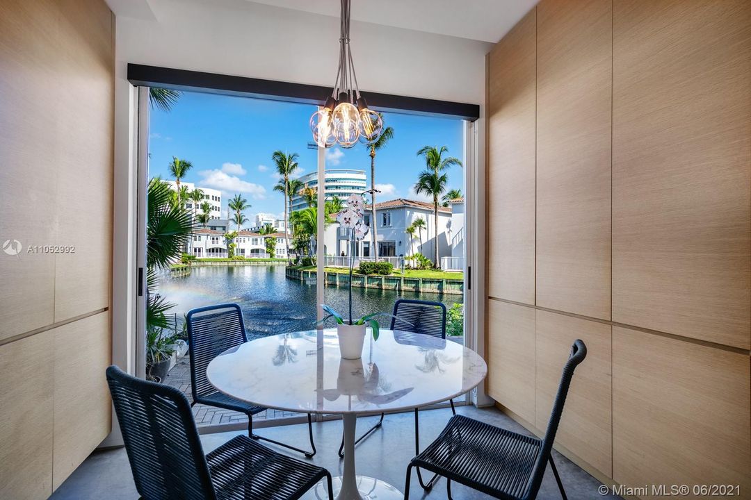 Recently Sold: $1,275,000 (3 beds, 2 baths, 2433 Square Feet)