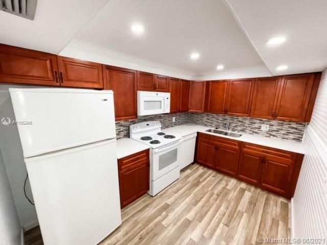 Recently Sold: $199,900 (2 beds, 2 baths, 1070 Square Feet)