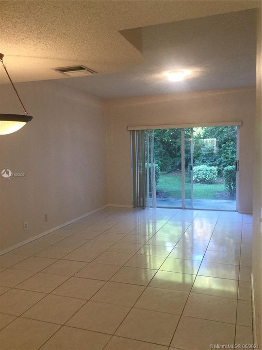 Recently Rented: $1,650 (2 beds, 1 baths, 1110 Square Feet)