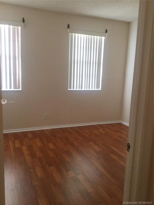 Recently Rented: $1,650 (2 beds, 1 baths, 1110 Square Feet)