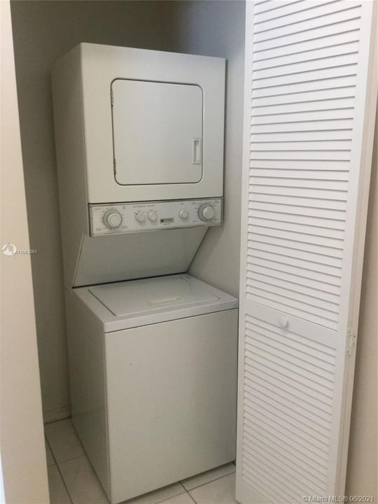 Recently Rented: $1,650 (2 beds, 1 baths, 1110 Square Feet)