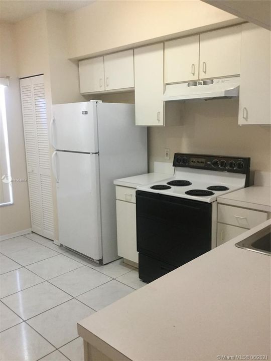 Recently Rented: $1,650 (2 beds, 1 baths, 1110 Square Feet)