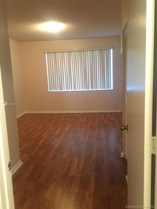 Recently Rented: $1,650 (2 beds, 1 baths, 1110 Square Feet)