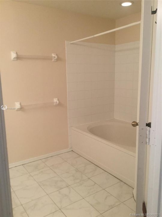 Recently Rented: $1,650 (2 beds, 1 baths, 1110 Square Feet)