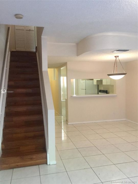 Recently Rented: $1,650 (2 beds, 1 baths, 1110 Square Feet)