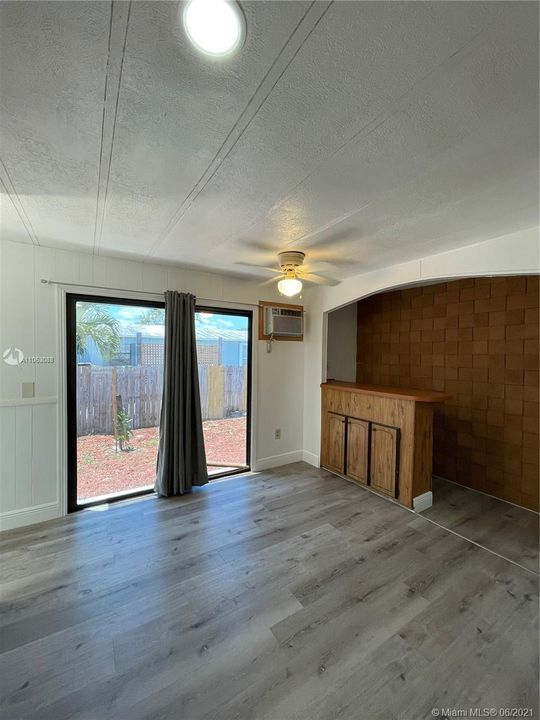 Recently Rented: $1,200 (1 beds, 1 baths, 840 Square Feet)