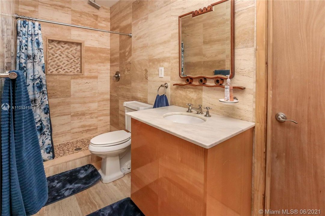 最近售出: $1,349,000 (5 贝兹, 4 浴室, 3408 平方英尺)