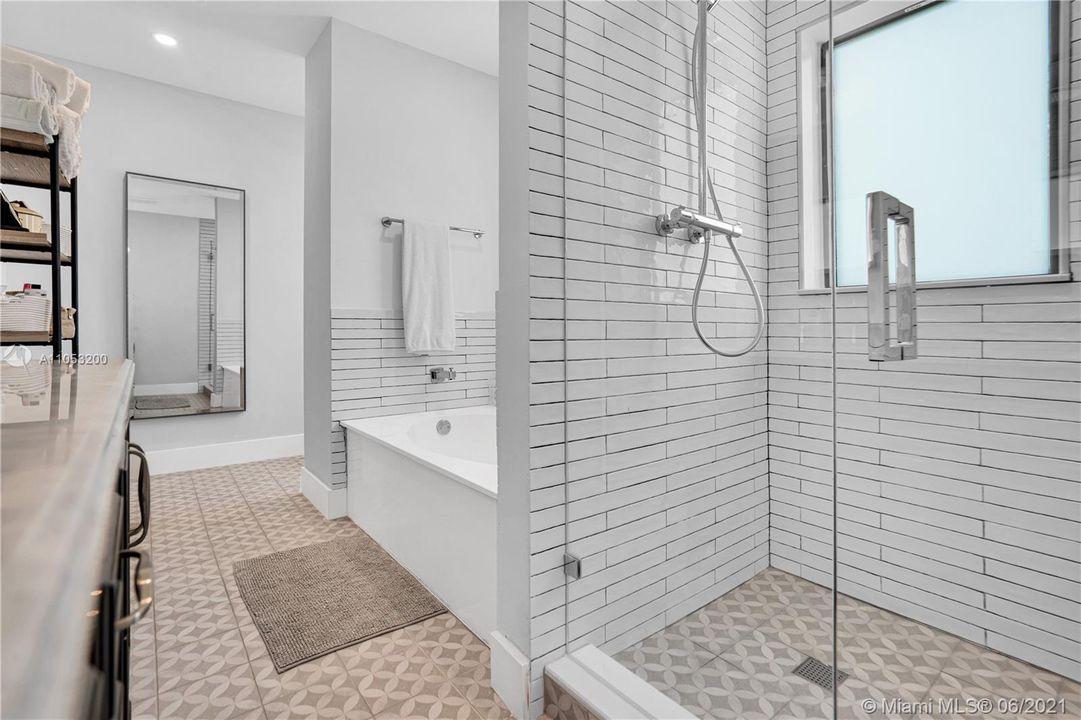 Недавно арендовано: $8,000 (5 спален, 3 ванн, 3230 Квадратных фут)