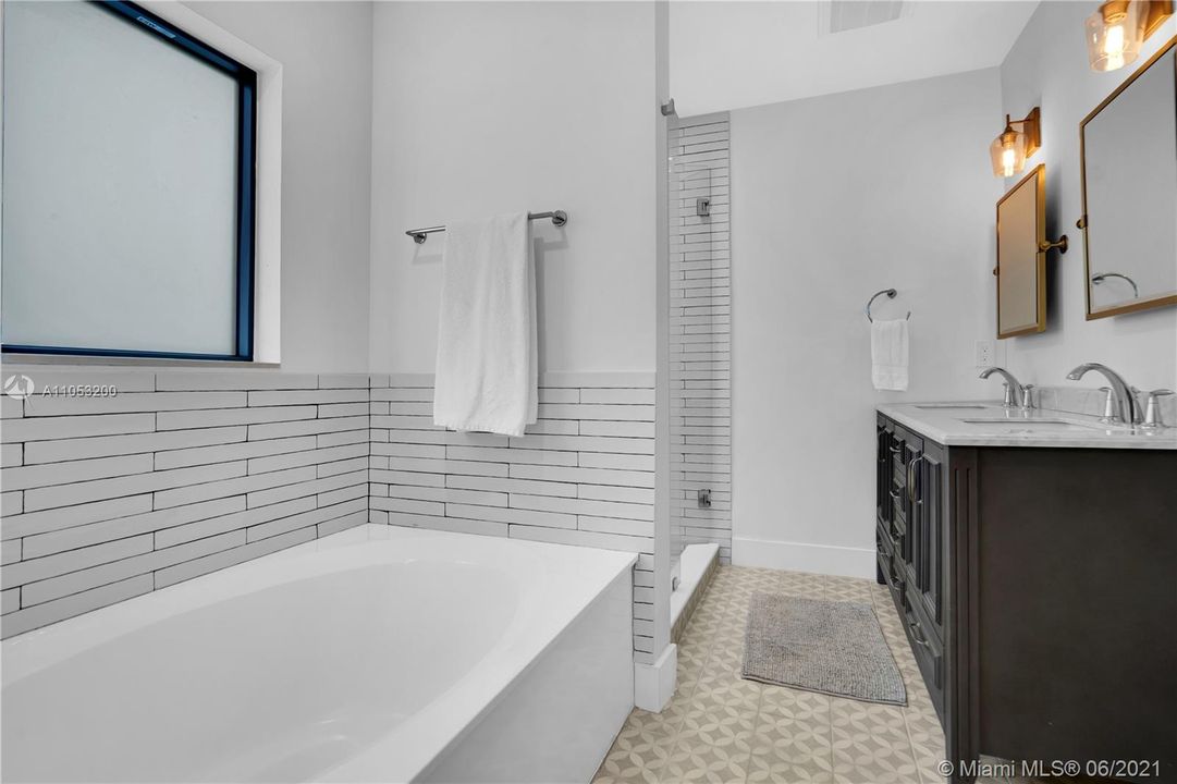 Недавно арендовано: $8,000 (5 спален, 3 ванн, 3230 Квадратных фут)