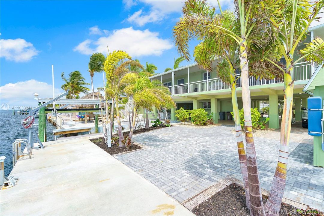 Recently Sold: $2,399,000 (4 beds, 4 baths, 2859 Square Feet)