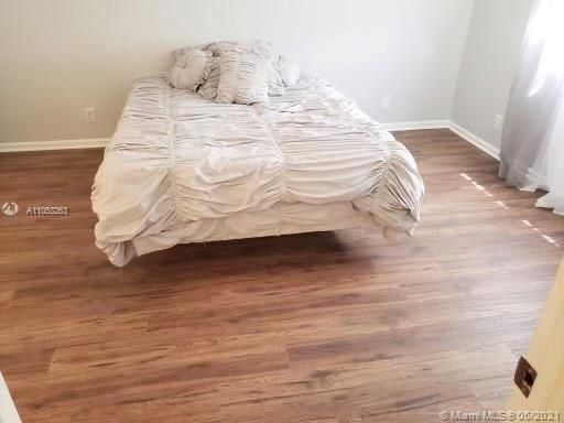 最近售出: $270,000 (3 贝兹, 2 浴室, 1403 平方英尺)