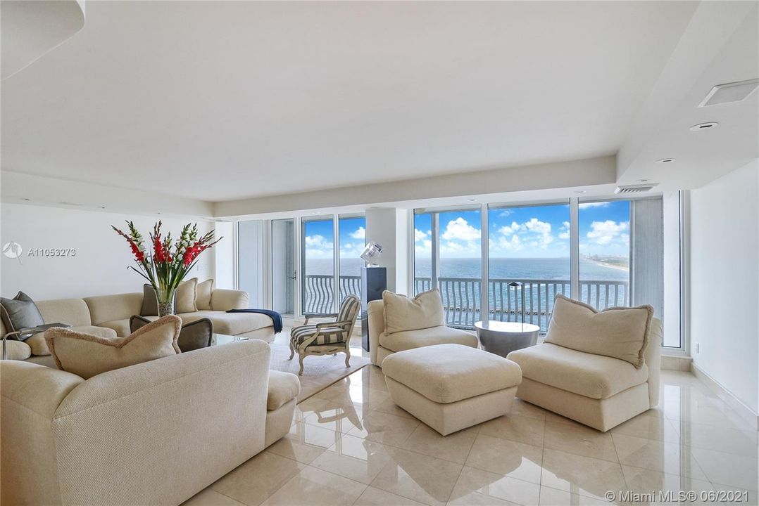 Recently Sold: $2,750,000 (3 beds, 3 baths, 4180 Square Feet)