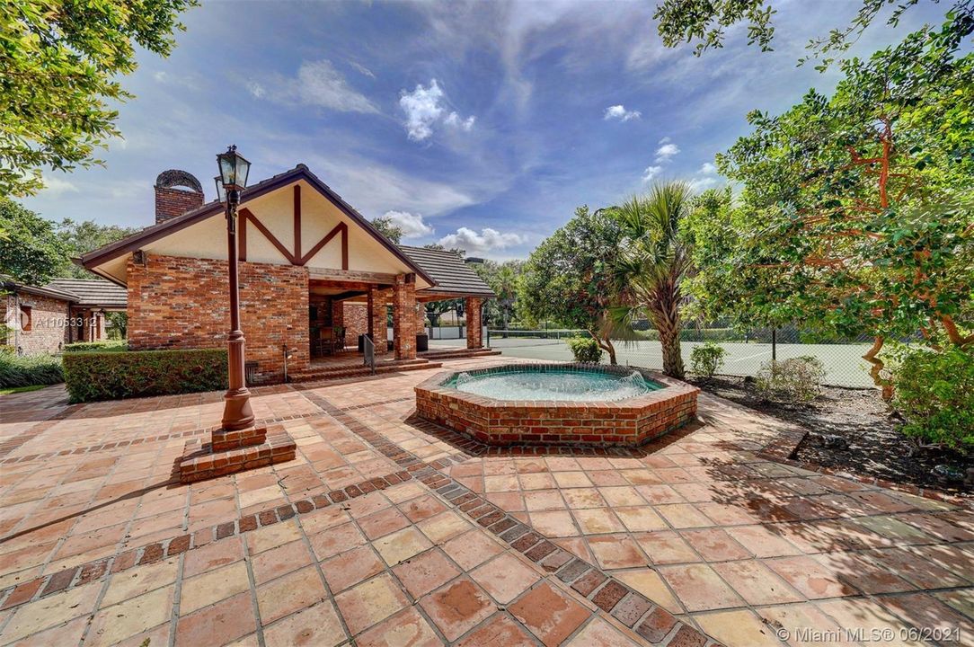 Recently Sold: $1,599,000 (7 beds, 6 baths, 7114 Square Feet)