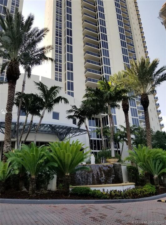 Recently Sold: $1,395,000 (2 beds, 2 baths, 1900 Square Feet)