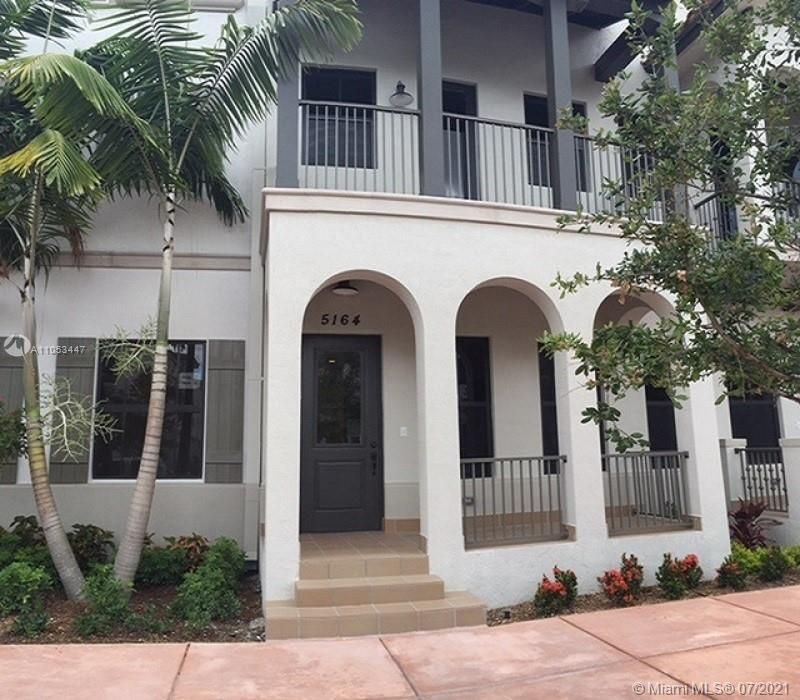 Recently Sold: $620,000 (3 beds, 3 baths, 2438 Square Feet)