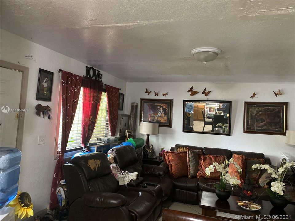 Recently Sold: $120,000 (2 beds, 1 baths, 920 Square Feet)