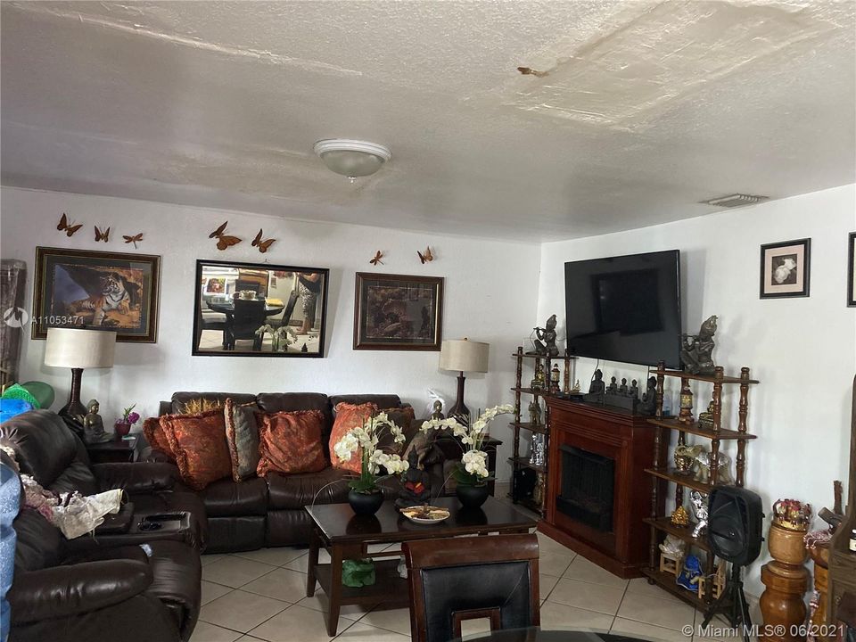 Vendido Recientemente: $120,000 (2 camas, 1 baños, 920 Pies cuadrados)