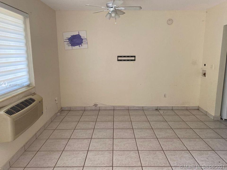 Recently Rented: $1,300 (1 beds, 1 baths, 550 Square Feet)